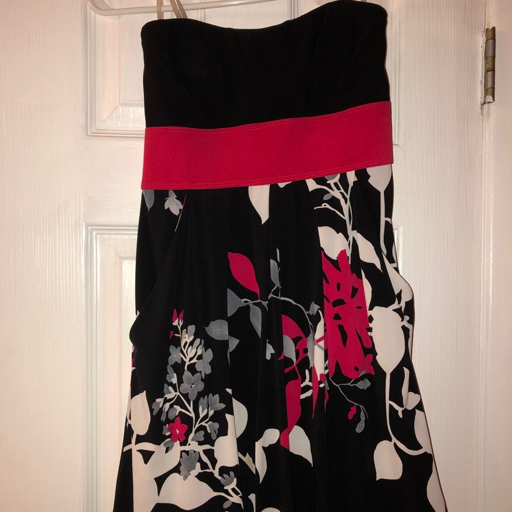 Black/red mini dress